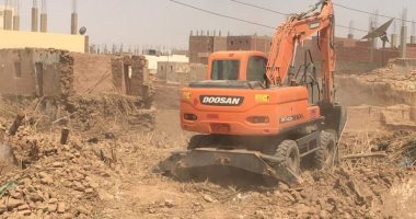 إزالة 4 منازل آيلة للسقوط بقرية الشيخ والى بالوادى الجديد حرصا على حياة المواطنين