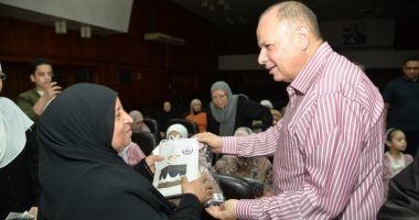 محافظ أسيوط يشهد الملتقى الإدارى الدينى لتسليم تأشيرات حجاج الجمعيات الأهلية بالمحافظة