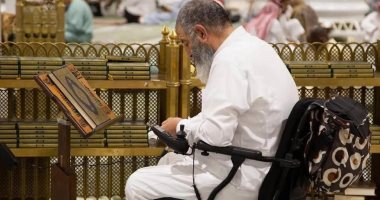 توصيل ذوي الإعاقة من الساحات المحيطة بالمسجد الحرام إلى الأماكن المخصصة