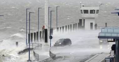 إصابة 100 شخص على ظهر سفينة سياحية بريطانية جراء تعرضها لعاصفة