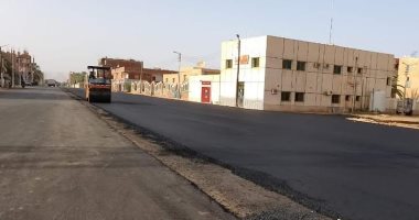 مجلس مدينة الداخلة يستكمل أعمال رصف الشوارع والطرق الداخلية بمدينة موط