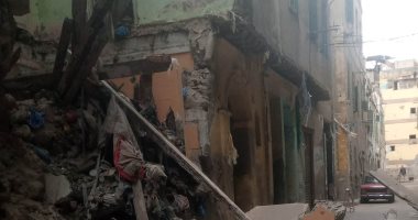 سقوط أجزاء من عقار قديم بحى الجمرك في الإسكندرية دون إصابات