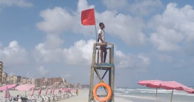 رفع الرايات الحمراء على بعض شواطئ الإسكندرية ونسبة الإقبال 25 للقطاع الشرقى