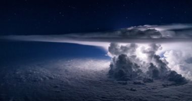 طيار إكوادورى يلتقط صورا مذهلة للعواصف من داخل قمرة القيادة