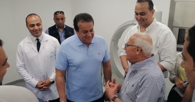 وزير الصحة يتفقد مجمع الشفاء الطبى فى بورسعيد.. صور