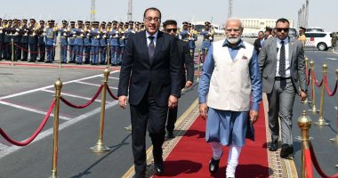 مدبولى يستقبل رئيس الوزراء الهندى والوفد المرافق له بمطار القاهرة