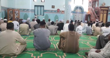 آلاف المصلين يؤدون صلاة عيد الأضحى بالمساجد والساحات بأسوان.. صور
