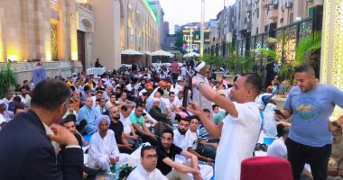 بتكبيرات العيد.. توافد آلاف المواطنين على مسجد الحسين لأداء صلاة عيد الأضحى (صور)