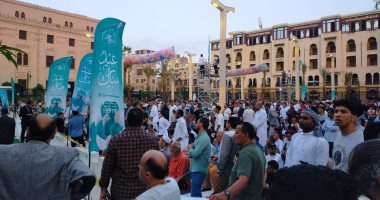 توافد آلاف المواطنين على مسجد الحسين لأداء صلاة عيد الأضحى.. فيديو وصور