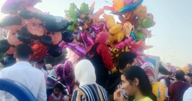 توزيع الحلوى والبالونات علي الأطفال وتبادل التهاني فرحة عيد الأضحى بالشرقية