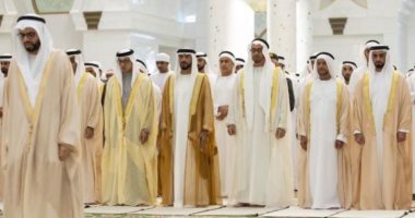 رئيس الإمارات يؤدى صلاة عيد الأضحى بمسجد الشيخ زايد فى أبوظبى