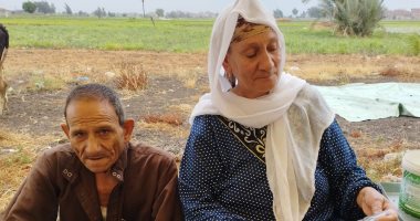 قصة كفاح زوجين بالشرقية في بيع الشاي.. أمنيتهما زيارة الكعبة المشرفة "صور"
