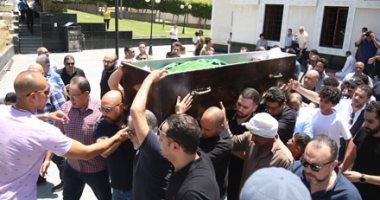 أسرة المخرج إيهاب أبو زيد تؤدى صلاة الجنازة على جثمانه بحضور الإعلاميين – البوكس نيوز