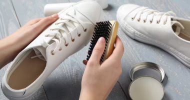 دليلك لتنظيف الأحذية البيضاء الرياضية بطرق بسيطة