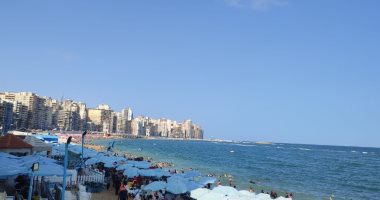 شواطئ الإسكندرية تسجل نسبة إشغال 75%.. وتوقعات بزيادة الإقبال بعد الثانوية