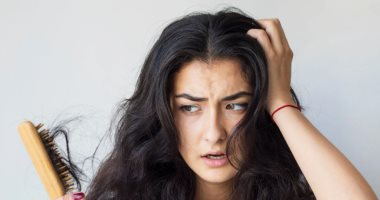 5 عادات يومية يمكن أن تقلل من تساقط الشعر.. النظام الغذائي مهم