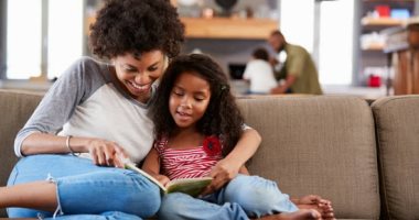 5 عادات يجب غرسها في طفلك ليصبح أكثر حكمة.. منها القراءة وطرح الأسئلة