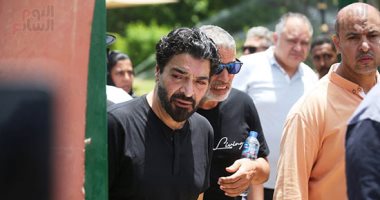 بكاء حميد الشاعري ومحمد محيى وانهيار حسام حسنى أمام جثمان علاء عبد الخالق