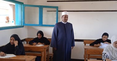 مدير منطقة الإسماعيلية الأزهرية يتفقد امتحانات الثانوية بــ(لجنة فتيات فايد) 