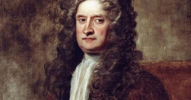381 عاما على ميلاد إسحاق نيوتن.. هل هو مكتشف الجاذبية أم سبقه دافنشى؟