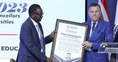 رئيس جامعة عين شمس يحصل على جائزة سفير التعليم العالي بشمال أفريقيا