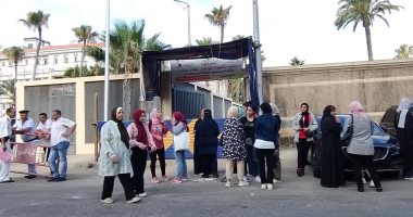 توافد طلاب الثانوية العامة بالإسكندرية لأداء امتحان اللغة الأجنبية الأولى