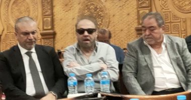 عمرو الليثي ومحمد فوزى وعصام الأمير فى عزاء الراحل عبد الرحمن حافظ