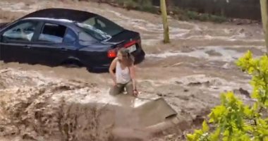 تعطل وسائل النقل والخدمات فى إسبانيا بسبب الفيضانات المدمرة.. فيديو