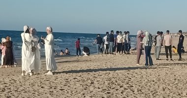 شاطئ العريش يستقبل رحلات السياحة الداخلية.. المشاهد خيالية والخدمات بأسعار مقبولة