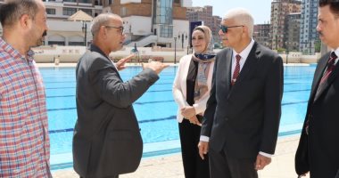 رئيس جامعة المنوفية يتفقد سير العمل بمجمع الرياضات المائية.. صور