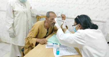 صحة المنيا تقدم خدمات طبية مجانية لـ 1564حالة خلال قافلة بقرية نزلة البدرمان 