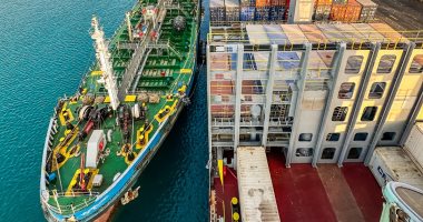 اقتصادية قناة السويس: تنفيذ أول عملية لخدمة تموين سفن بميناء السخنة بنجاح