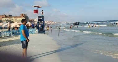 "السياحة والمصايف" بالإسكندرية: رفع الراية الحمراء على شواطئ العجمى فقط