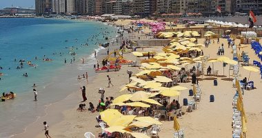 "السياحة والمصايف بالإسكندرية": عودة السباحة فى البحر بعد هدوء الأمواج
