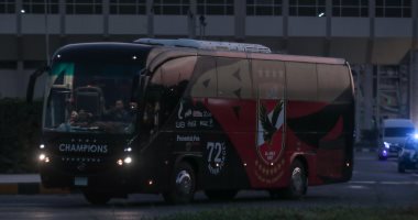 حافلة الأهلي تصل استاد القاهرة لخوض مباراة "التتويج" أمام حرس الحدود