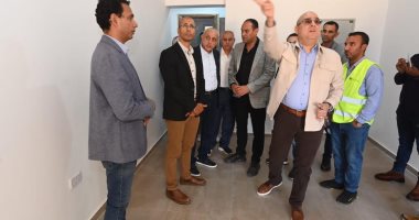 وزير الإسكان يتفقد وحدات المبادرة الرئاسية "سكن كل المصريين" بالقاهرة الجديدة