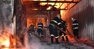 الدفاع المدنى الأردنى يخمد حريقا ضخما داخل مصنع للإسفنج