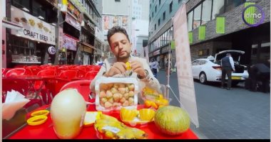 أحمد فايق يخوض جولة للتعرف على أغرب الفواكه والأكل الكوري فى "لوغاريتم".. فيديو