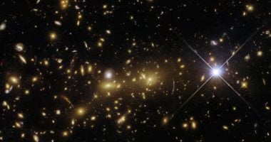 تلسكوب هابل يرصد اندماج مجموعة مجرات