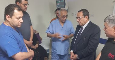 محافظ شمال سيناء يتفقد مستشفى العريش العام وخدمات القوافل الطبية