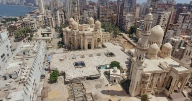 محافظ الإسكندرية يتابع أعمال تطوير ساحة أبو العباس المرسى بميدان المساجد