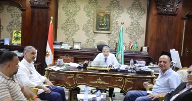 محافظ المنيا يلتقى عددا من أعضاء النواب والشيوخ لمناقشة قضايا المواطنين