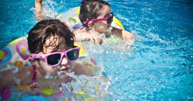 هل ممارسة السباحة مفيدة للطفل المصاب بحساسية الصدر؟