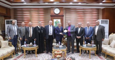 رئيس الطائفة الإنجيلية يشكر محافظ المنيا على مجهوداته فى تقنين أوضاع الكنائس