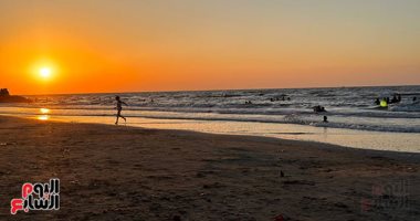 سحر الطبيعة فى لحظات غروب الشمس على شاطئ بورسعيد