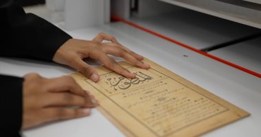 مركز ترميم الوثائق بمكتبة الملك عبدالعزيز العامة يرمم آلاف المقتنيات التاريخية 