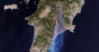 صور الأقمار الصناعية المذهلة تظهر تأثير حرائق الغابات فى اليونان
