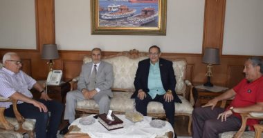 محافظ بورسعيد يستقبل رئيس اتحاد الشركات لبحث استعدادات إقامة بطولة الجمهورية