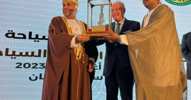 محافظ جنوب سيناء يحصل على جائزة أفضل مسئول حكومى عربى لمدينة سياحية