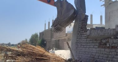 تنفيذ إزالة 6 حالات تعد وبناء مخالف فى مدن أرمنت والقرنة بالأقصر.. صور